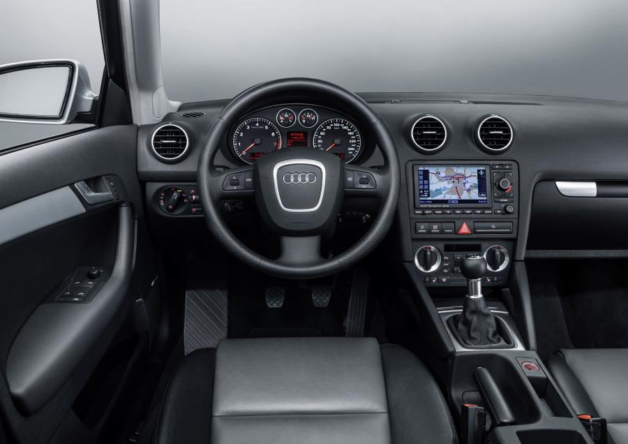 Торпедо Audi A3 Sportback 1.9 TDI (8PA) 2004 года  (WW) (фото 7 из 23)